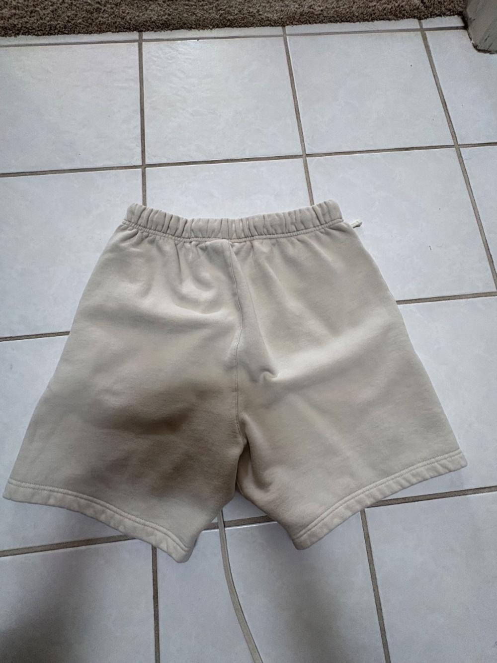 Essentials Fear of God Classic Sweatshort - Picture 6 of 8
